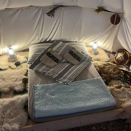 Cort de lux Romantic Wildlife Tipi Teepee Tomnatic Bihor Romania Apuseni